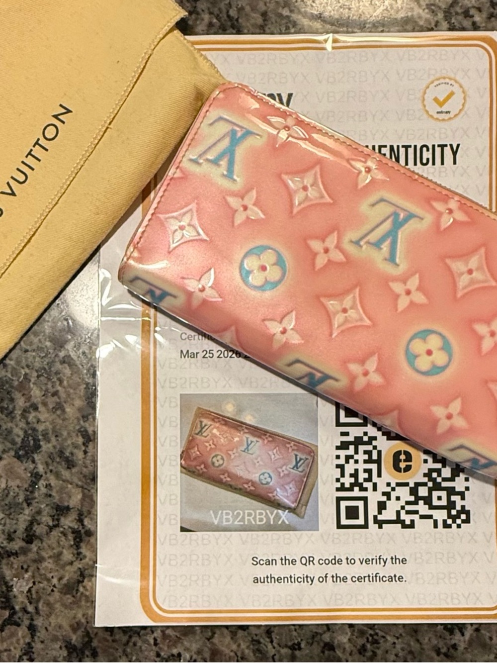 Louis Vuitton Valentine's Vernis
Monogram Limited Edition
Long Zippy Wallet